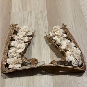 Joyfolie Glittery Tan Sandals with Cream Flowers